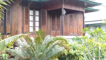 Family Room | Front of property