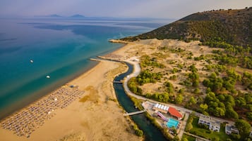 Una spiaggia nelle vicinanze