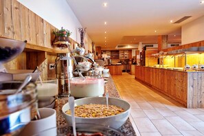Breakfast (EUR 15 per person) - Grafenberg Resort by Alpeffect Hotels (Wagrain)