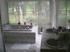 Panoramic Villa, Multiple Beds, Non Smoking, Lake View | Bathroom | Towels - VILLA WITH POOL  SWISS WATERSKI RESORT (Clermont)