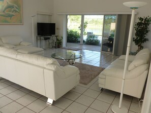 全景別墅, 多張床, 非吸煙房, 湖景 | 起居區