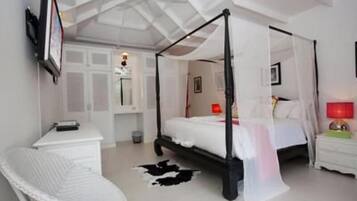 6 bedrooms, in-room safe, blackout curtains, soundproofing