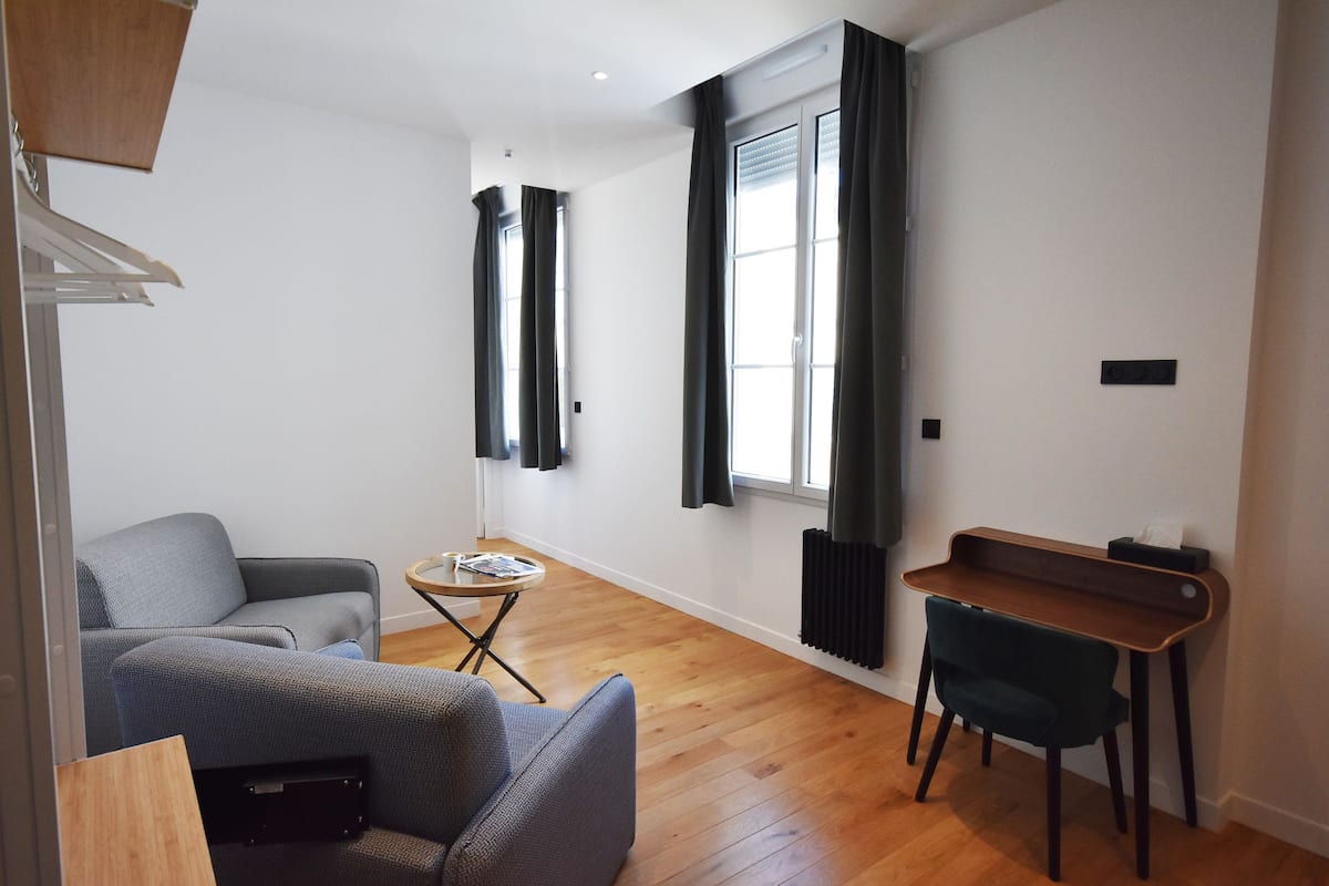 Apartamento superior, no fumadores | Servicio de comidas en la habitación