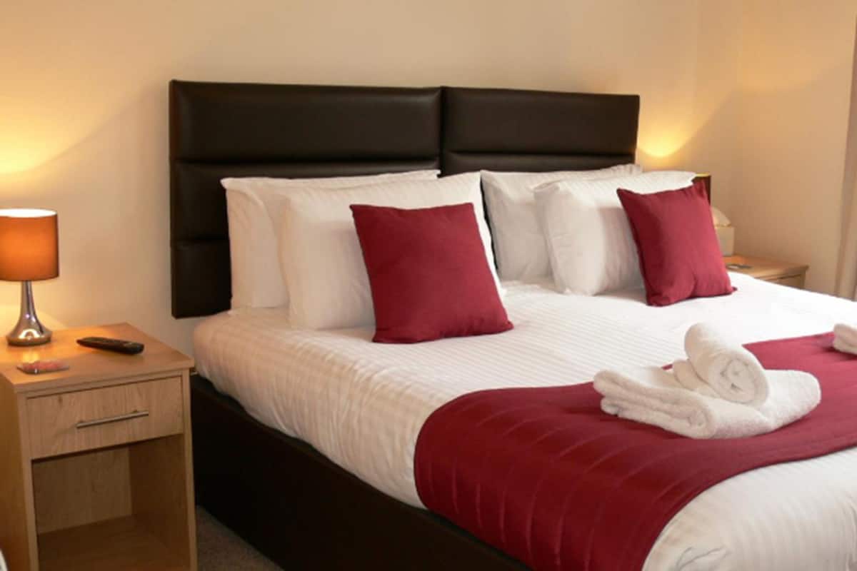 Coffres-forts dans les chambres, bureau, Wi-Fi gratuit, draps fournis