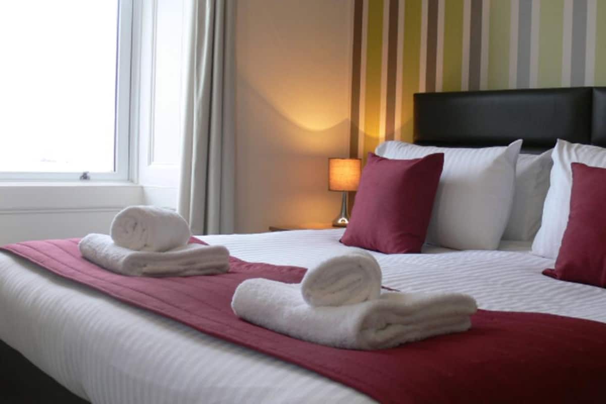 Coffres-forts dans les chambres, bureau, Wi-Fi gratuit, draps fournis