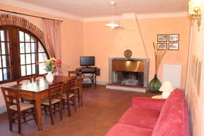 Apartment, Multiple Beds, Mountain View | Living room | Flat-screen TV - Agriturismo la Torre (Bagni di Lucca)