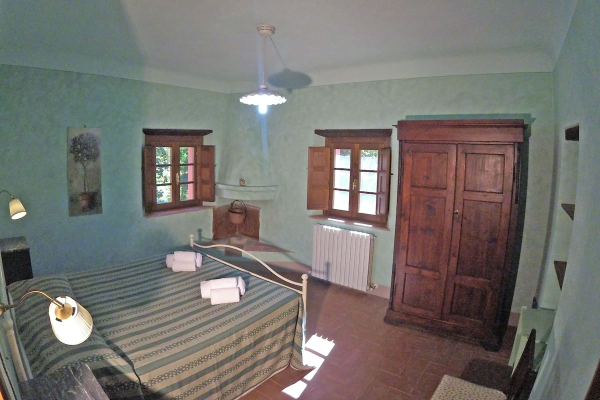 Appartement, Meerdere bedden, uitzicht op bergen | Een strijkplank/strijkijzer, babybedden (toeslag), beddengoed