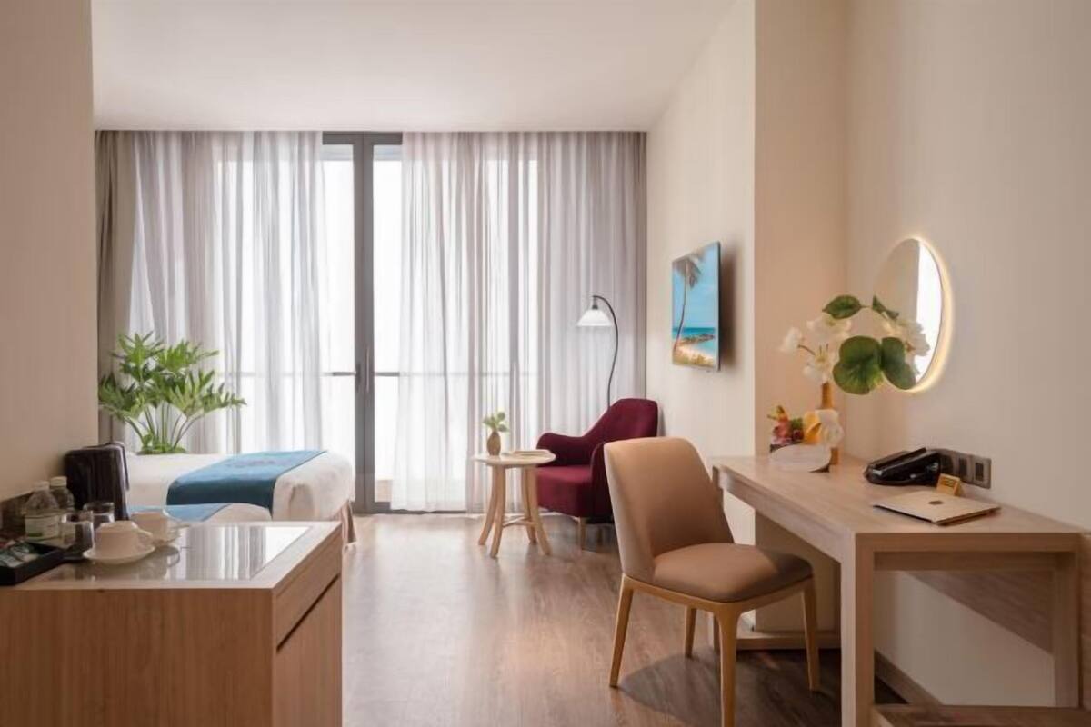 Premium bedding, in-room safe, desk, blackout curtains