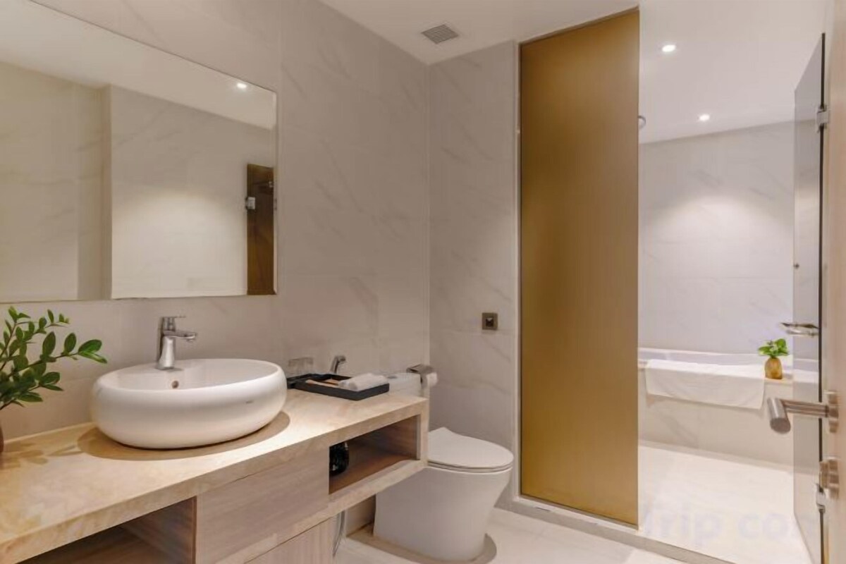 Shower, hair dryer, bathrobes, slippers
