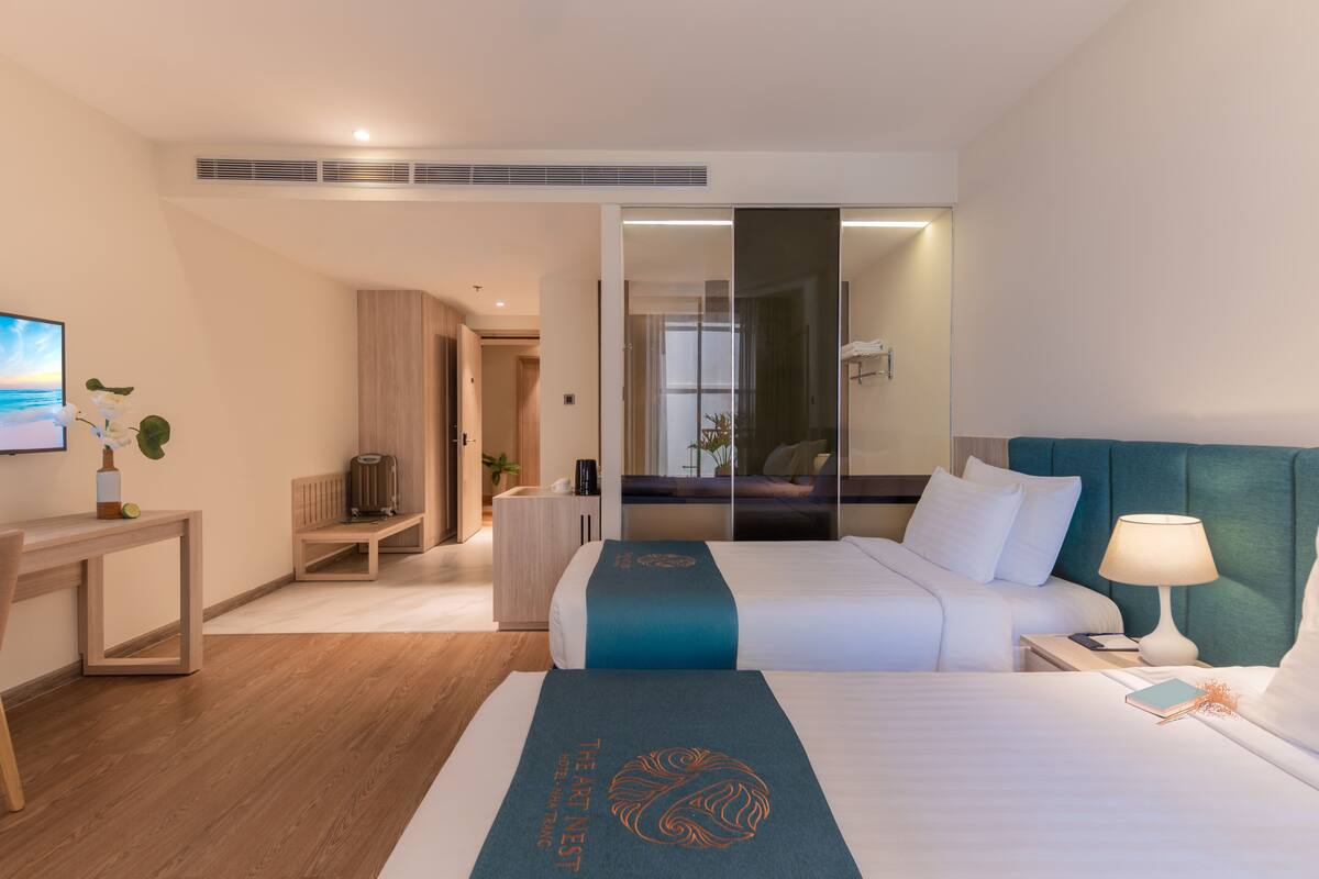 Premium bedding, in-room safe, desk, blackout curtains