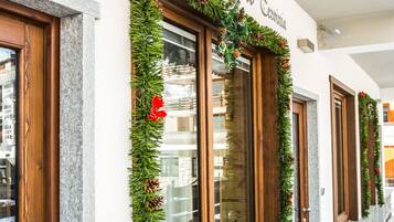 Pintu masuk properti