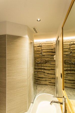 Kamar Triple, kamar mandi pribadi | Kamar mandi