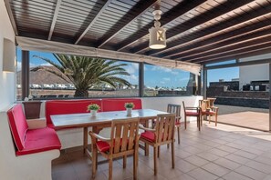屋外ダイニングエリア