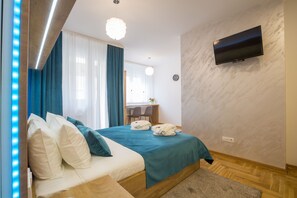 Studio, 1 Queen Bed, Non Smoking, Balcony | Premium bedding, minibar, in-room safe, individually decorated - Thomas Residence (Belgrade)