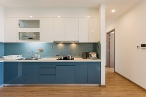 Standard Apartment, 2 Bedrooms, Bathtub | Private kitchen - Shendo Vinhomes Metropolis (Hanoi)