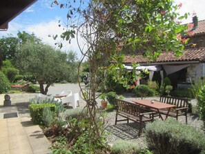 Terrace/patio - Loft Atypique (Villeneuve-de-Riviere)