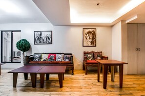 Business center - OYO 136 Regal Residences (Quezon City)