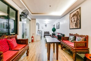 Business center - OYO 136 Regal Residences (Quezon City)