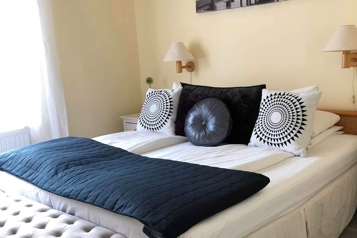 Zweibettzimmer | Schreibtisch, kostenloses WLAN, Bettwäsche