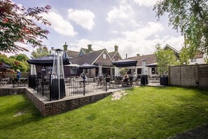 Exterior - Winemaker's Pub (Cranbrook)