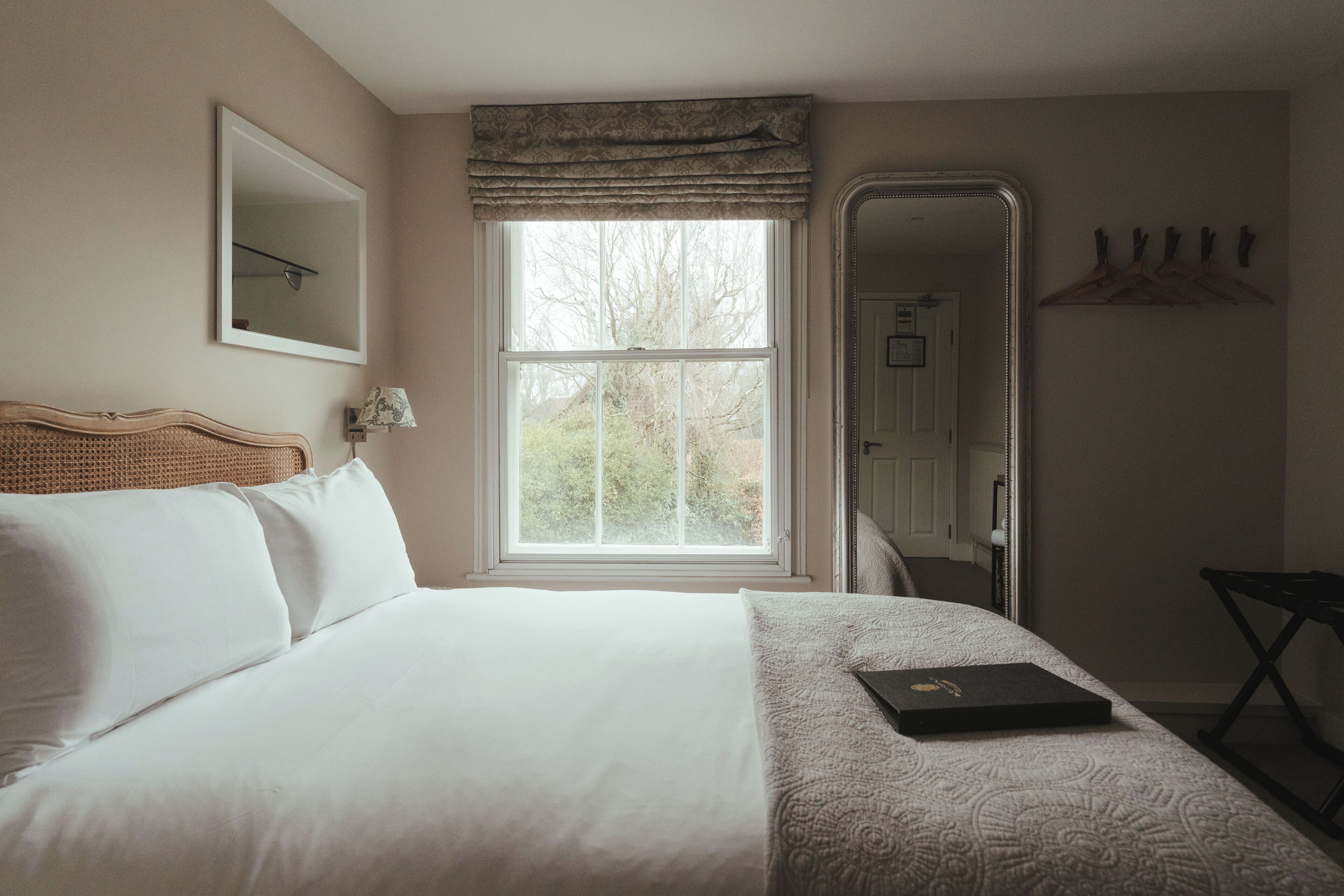 Deluxe Double Room, Ensuite | Individually decorated, individually furnished, desk, blackout drapes