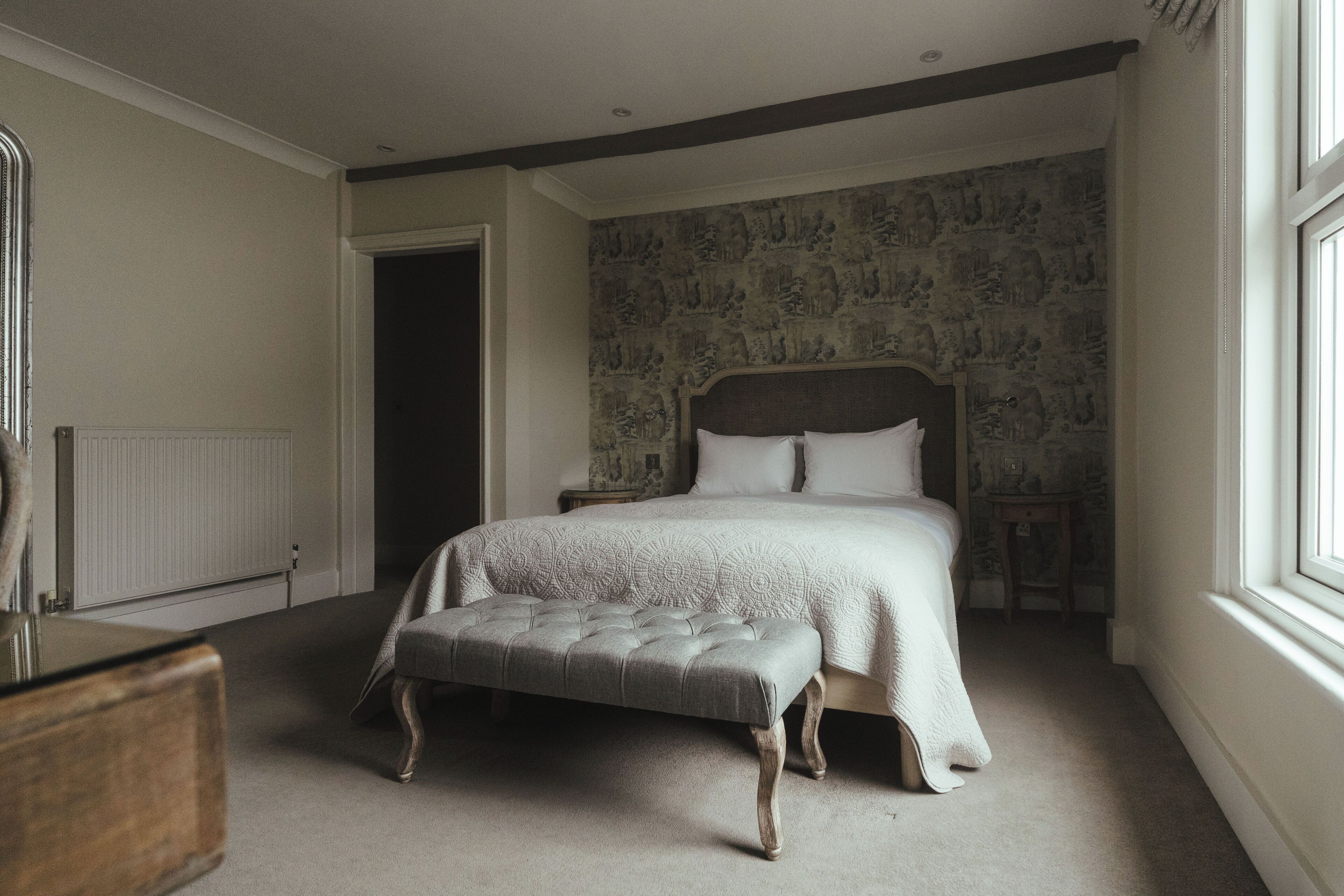 Deluxe Double Room, Ensuite | Individually decorated, individually furnished, desk, blackout drapes