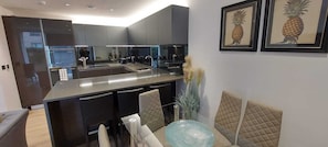 Comfort Apartment, Private Bathroom | Shared kitchen - 2 Bed Property Close to Heathrow Airport (Brentford)