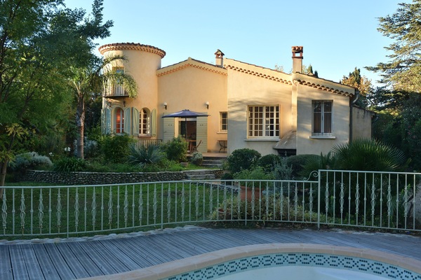 Villa façade côté Jardin