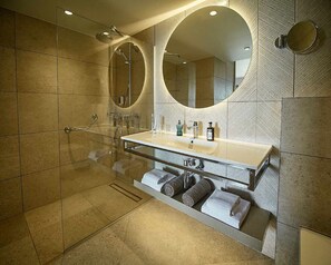 Shower, eco-friendly toiletries, hair dryer, towels - ROBINSON CYPRUS (Alaminos)