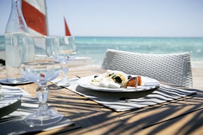 2 restauranter: frokost, lunsj og middag serveres
