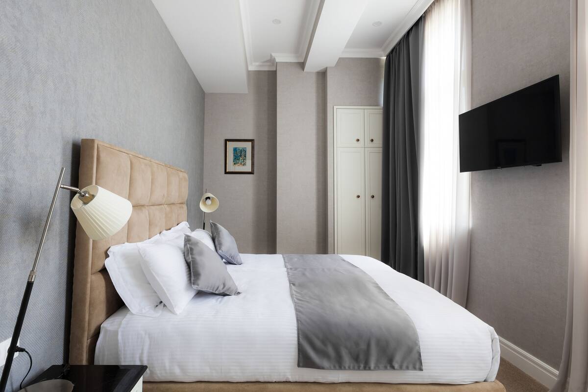 Minibar, in-room safe, desk, blackout curtains