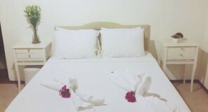 Standard Double Room | Free WiFi, bed sheets - Otel Beyzade (Cesme)