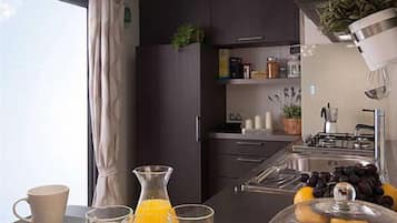 Superior Mobile Home, 2 Bedrooms | Private kitchen | Fridge, stovetop, cookware/dishes/utensils