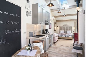 1 chambre, coffres-forts dans les chambres, fer et planche à repasser