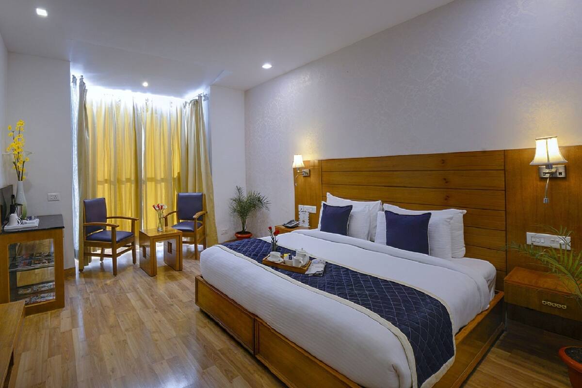 Apple Room | Memory foam beds, desk, rollaway beds (surcharge), bed sheets