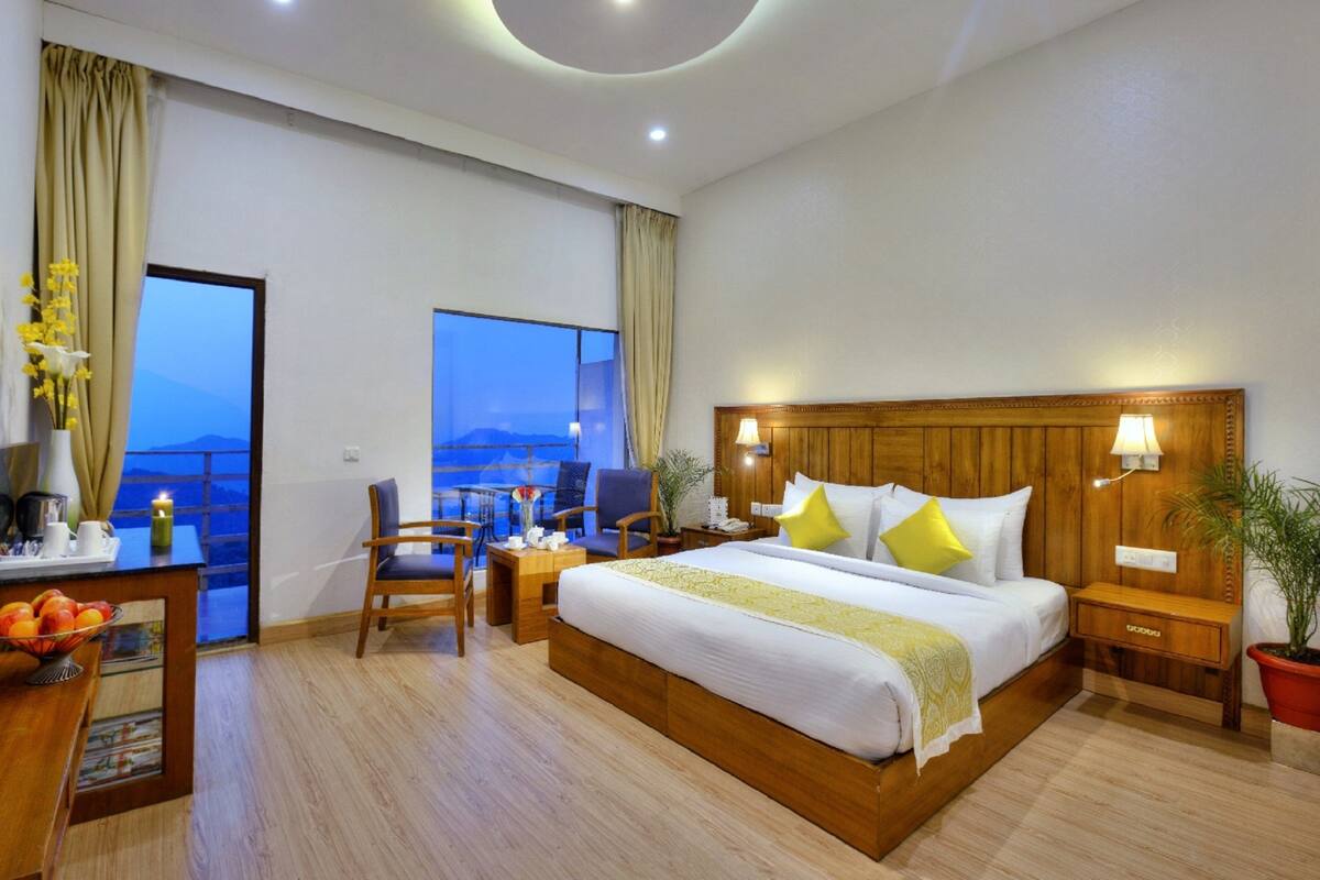 Valley View Room | Memory foam beds, desk, rollaway beds (surcharge), bed sheets