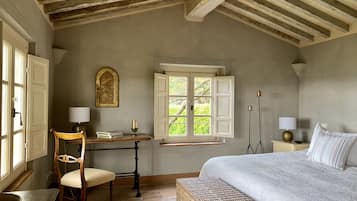 4 slaapkamers, een kluis op de kamer, een strijkplank/strijkijzer