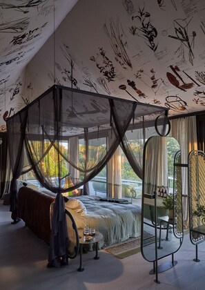 Barraca superluxo, piscina particular | Frigobar, cofres nos quartos, individualmente decorados