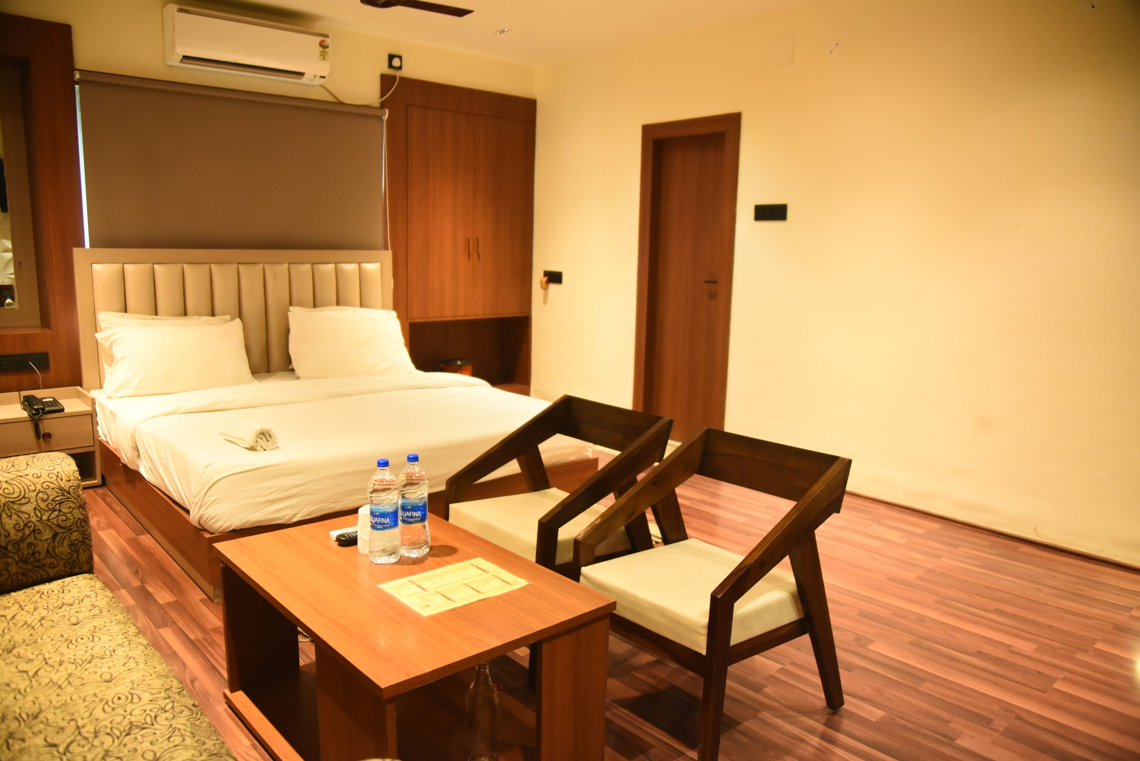 منطقة تناول الطعام للأزواج