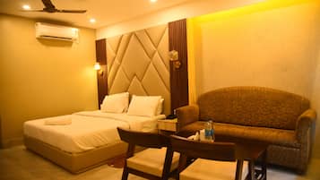 Deluxe Room, 1 Double Bed, Smoking | Free WiFi, bed sheets
