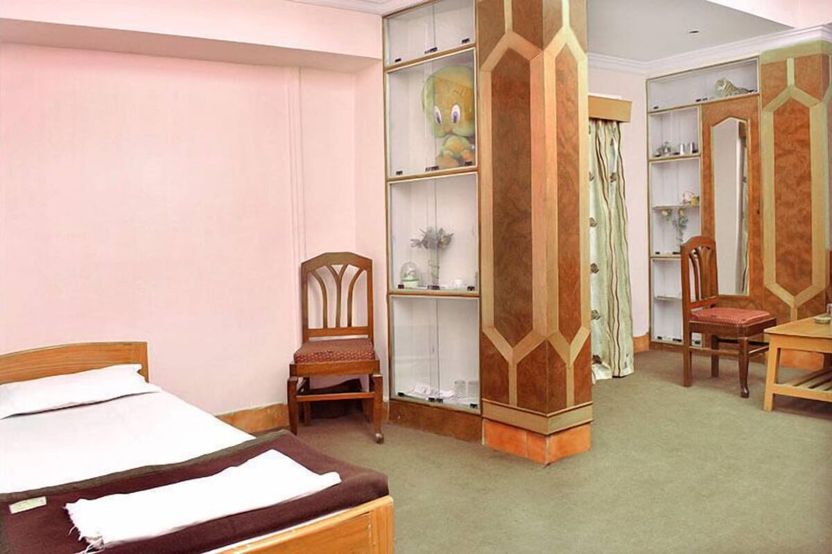 Standard Room, 1 Double Bed, Smoking | WiFi (free), bed sheets