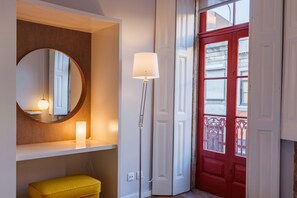 Appartamento, 1 camera da letto, balcone, vista città (O) | Vista dalla camera