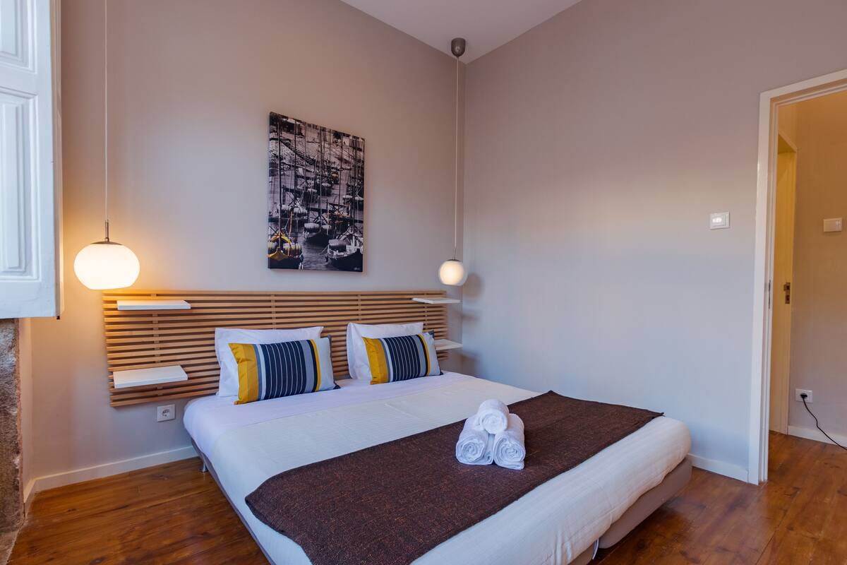 Appartamento, 1 camera da letto, balcone, vista città (O) | Ferro/asse da stiro, culle/letti per bambini (a pagamento)
