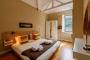 Apartment, 1 Bedroom, Garden View (U) | Iron/ironing board, cribs/infant beds, free WiFi, bed sheets - Casa Portuguesa by Una (Porto)