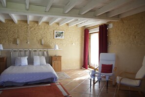 4 Schlafzimmer, Schreibtisch, Bügeleisen/Bügelbrett, Reisekinderbett