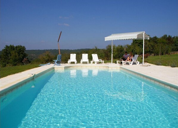 Alberca al aire libre y alberca climatizada