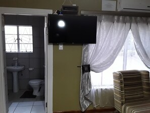 三人房 | 特色家居、熨斗/熨板、免费 WiFi、床单