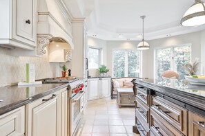 ثلاجة صغيرة، ماكينة لصنع القهوة/الشاي