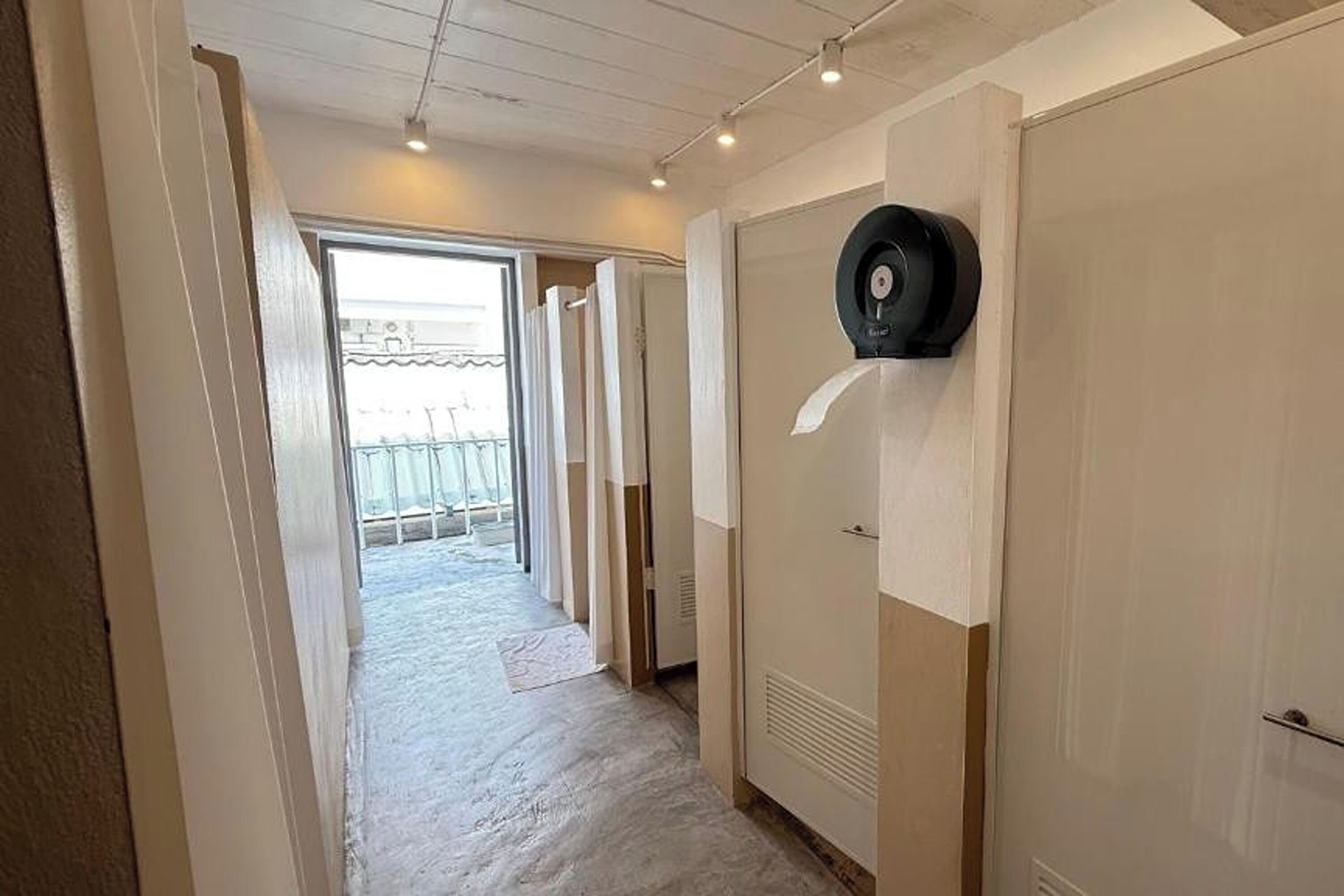 淋浴设施、免费洗浴用品、吹风机、坐浴桶