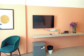 Double Double Room | Kalis bunyi, seterika/papan seterika, Wi-fi percuma, cadar katil 